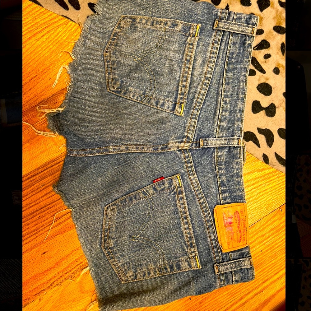 Levi’s Superlow 🌼 daisy dukes shorts {low rise}